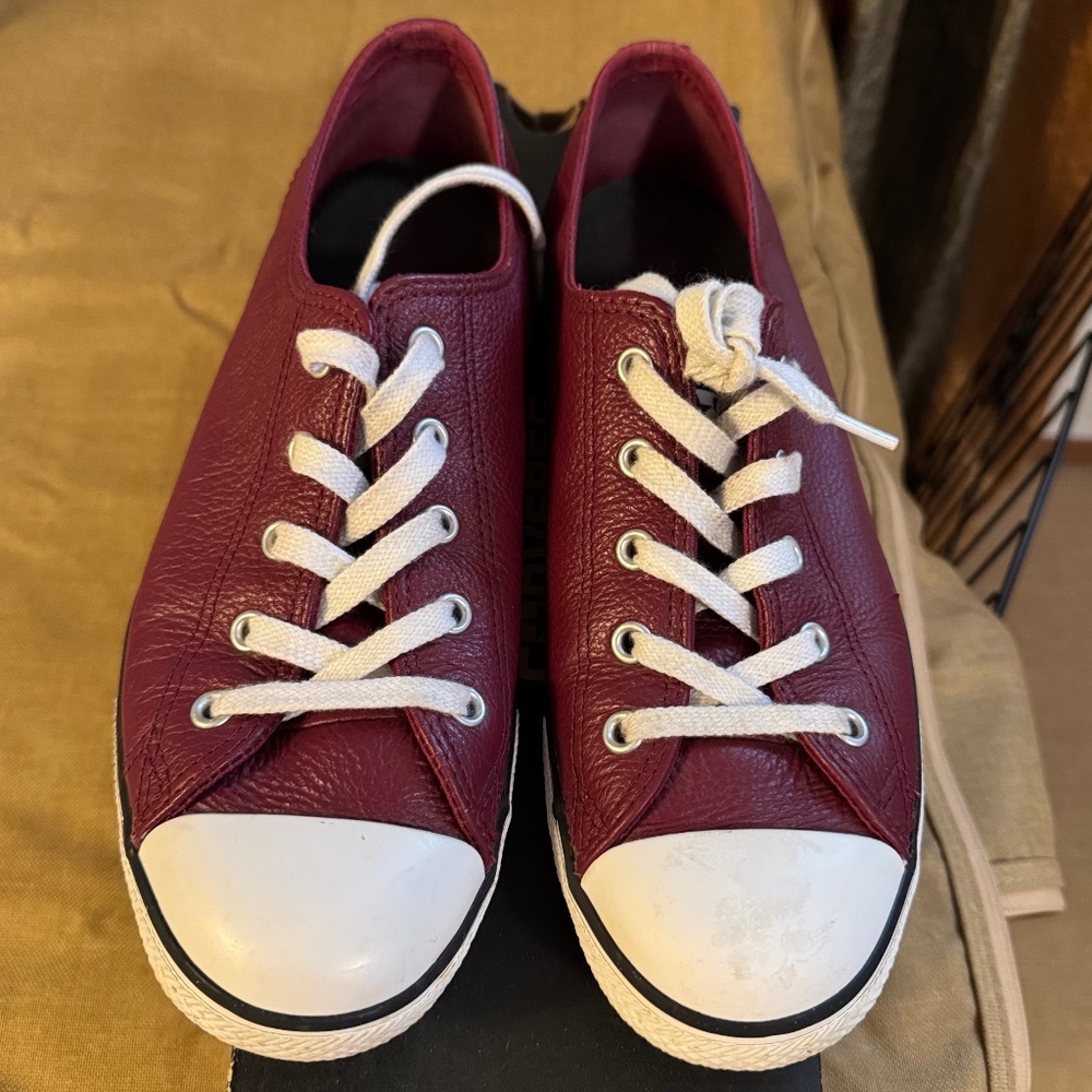 Converse Women's Chuck Taylor Dainty Ox Leather Lo